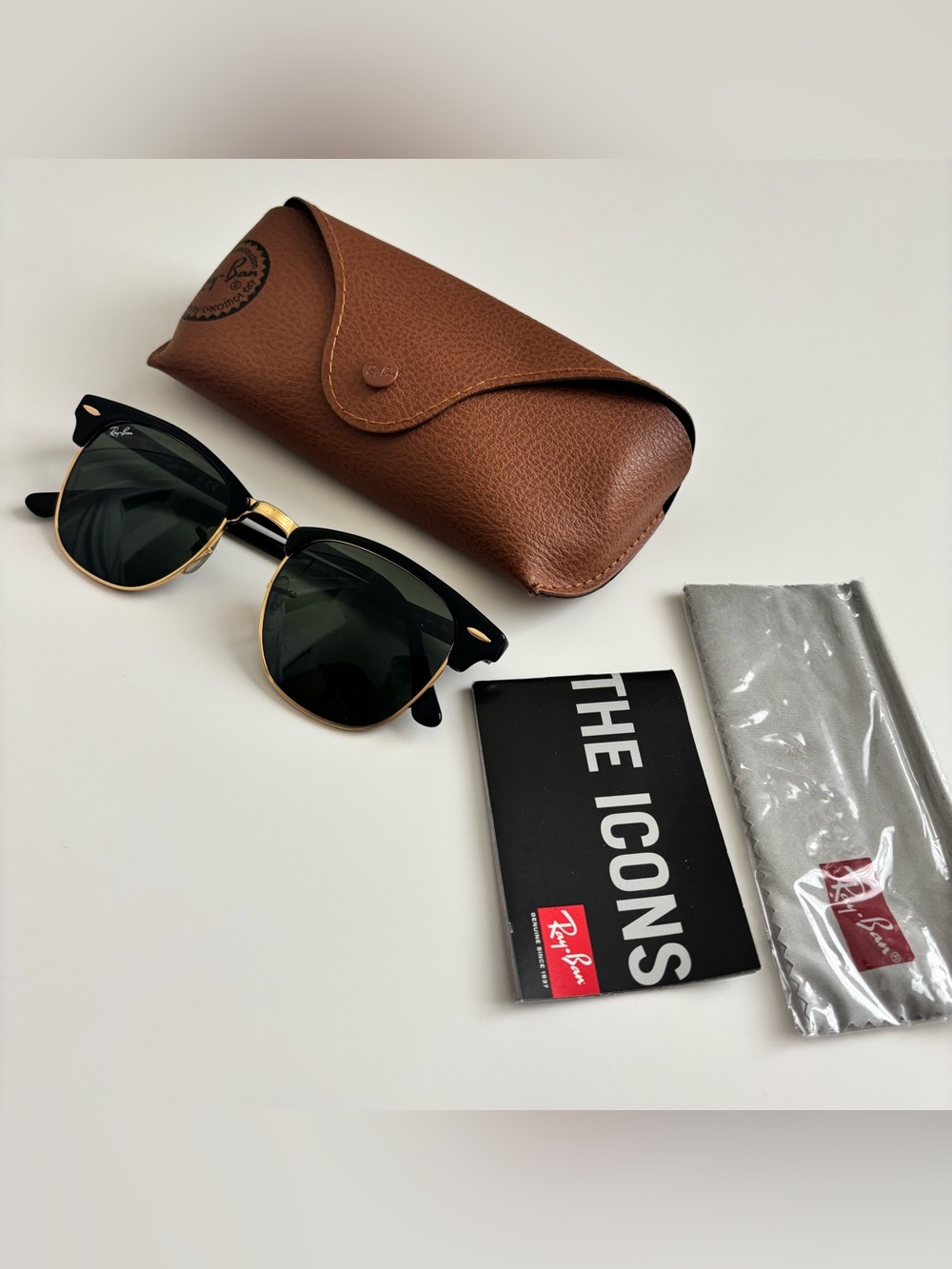 Ray-Ban Clubmaster Classic Polished Black on Gold 51-21 Sunglasses